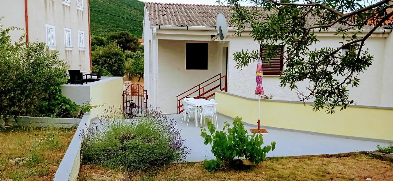 Apartments Tatjana Martinšćica